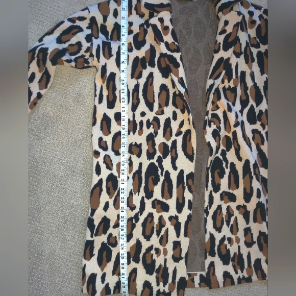 Tahari Animal Print Cardigan - Size M/L - Picture 7 of 9
